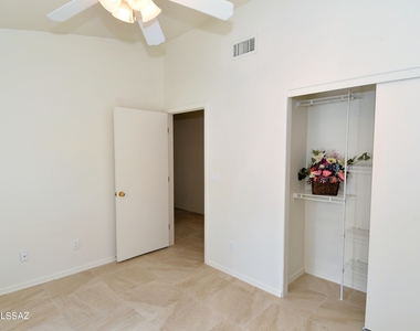 7918 S Lennox Lane - Photo Thumbnail 23