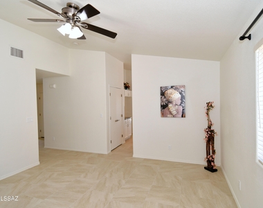 7918 S Lennox Lane - Photo Thumbnail 4