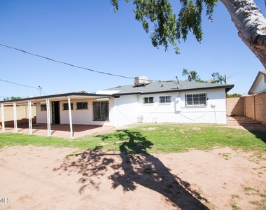 1949 W Montebello Avenue - Photo Thumbnail 20