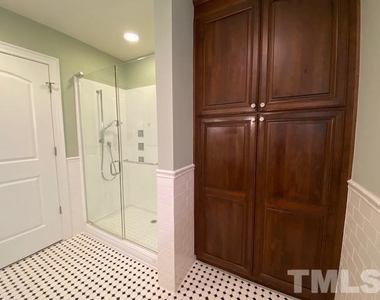 710 Independence Place - Photo Thumbnail 9