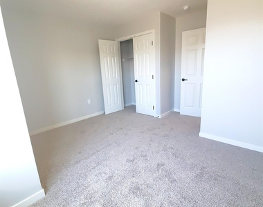 5503 S 208 Court - Photo Thumbnail 14