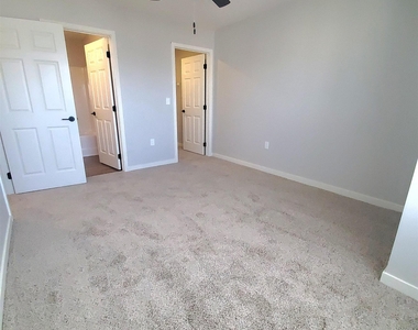 5503 S 208 Court - Photo Thumbnail 17