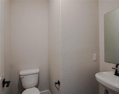 2109 Meadow Drive - Photo Thumbnail 11