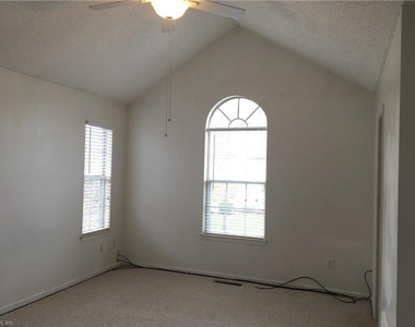 4600 Shallowford Circle - Photo Thumbnail 11