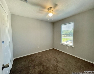 6922 Crestway Rd - Photo Thumbnail 13