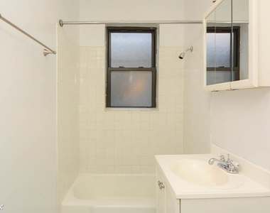 3726 N. Pine Grove, Unit E3 - Photo Thumbnail 17