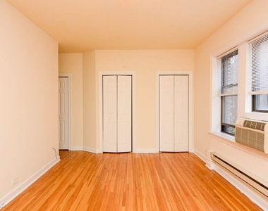 3726 N. Pine Grove, Unit E3 - Photo Thumbnail 6