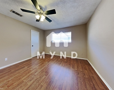 9015 Eldora Dr - Photo Thumbnail 10