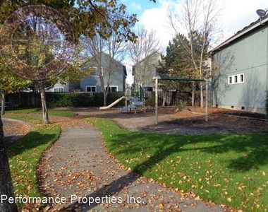 17668 Sw Falling Leaf Court - Photo Thumbnail 1