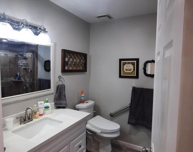 9622 W Cinnabar Avenue - Photo Thumbnail 7