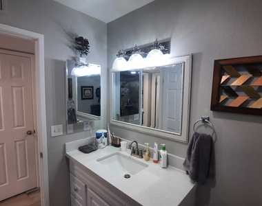 9622 W Cinnabar Avenue - Photo Thumbnail 9