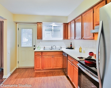 219 E Park Avenue - Photo Thumbnail 2