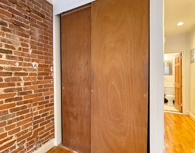 422 East 83rd Street - Photo Thumbnail 6