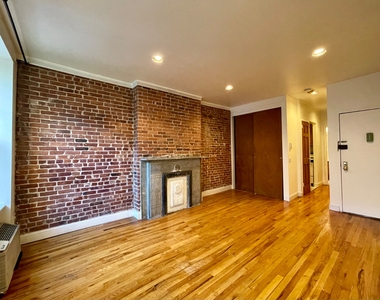 422 East 83rd Street - Photo Thumbnail 3