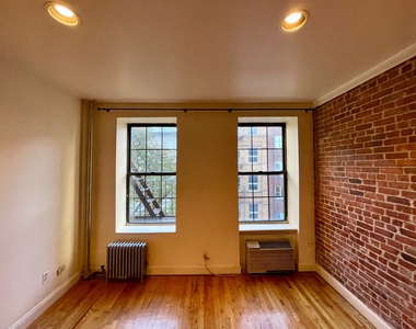 422 East 83rd Street - Photo Thumbnail 4