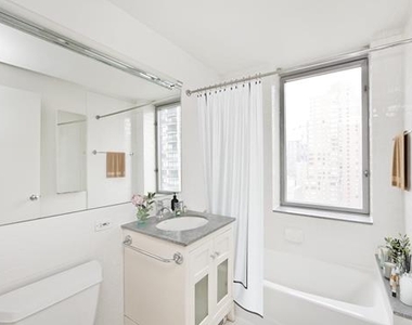 271 West 47th Street - Photo Thumbnail 6