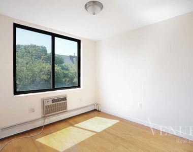 924 Metropolitan Avenue - Photo Thumbnail 2