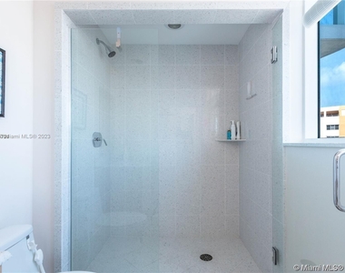 3801 Collins Ave - Photo Thumbnail 10