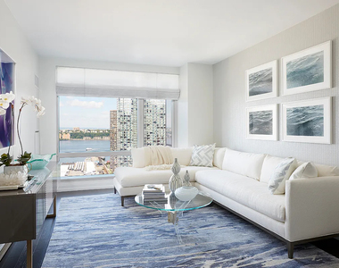 West 42 street - Photo Thumbnail 3