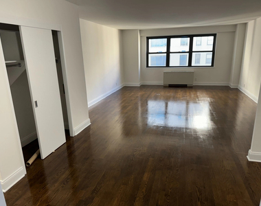 East 89th Street - Photo Thumbnail 1