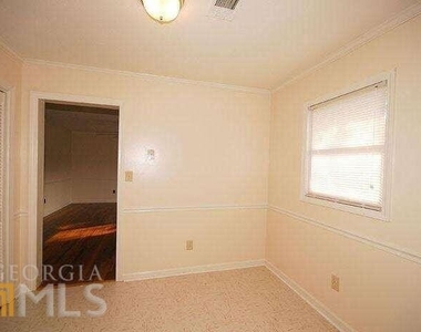 2101 Sandy Plains Road - Photo Thumbnail 32