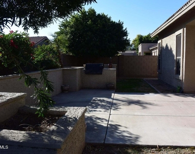 6923 W Lone Cactus Drive - Photo Thumbnail 7