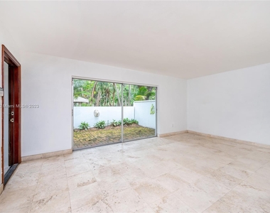 3501 Loquat Ave - Photo Thumbnail 4