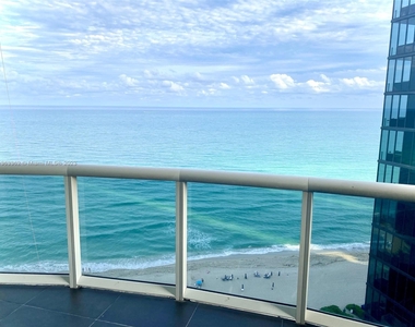 17201 Collins Ave - Photo Thumbnail 3