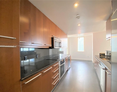 901 Brickell Key Blvd - Photo Thumbnail 11