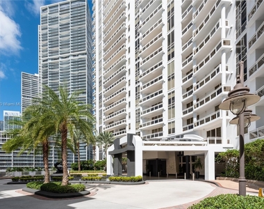 901 Brickell Key Blvd - Photo Thumbnail 32