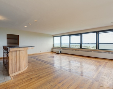 4180 N Marine Drive - Photo Thumbnail 8