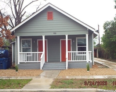 931 W Rosewood Ave - Photo Thumbnail 0