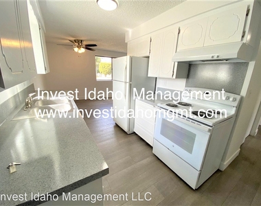 144 Smith Ave/135 Davis - Photo Thumbnail 3