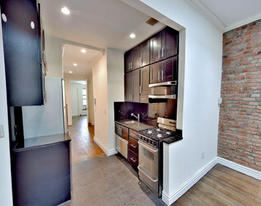 422 West 51st Street, New York, NY 10019 - Photo Thumbnail 6