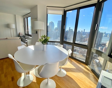 105 Duane Street - Photo Thumbnail 6