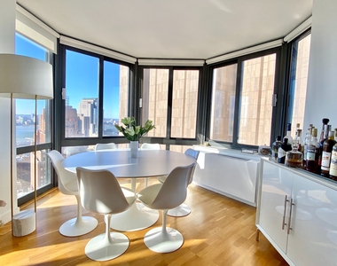 105 Duane Street - Photo Thumbnail 1