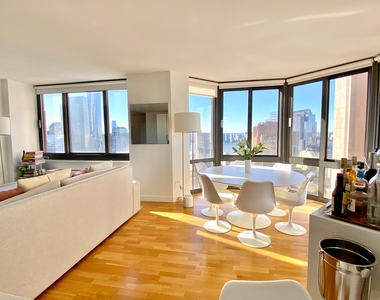 105 Duane Street - Photo Thumbnail 5