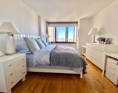 105 Duane Street - Photo Thumbnail 7