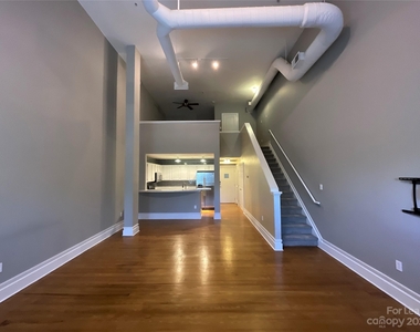 404 N Laurel Avenue - Photo Thumbnail 5