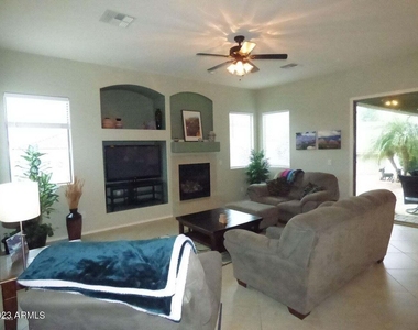 18428 W Summerhaven Drive - Photo Thumbnail 8