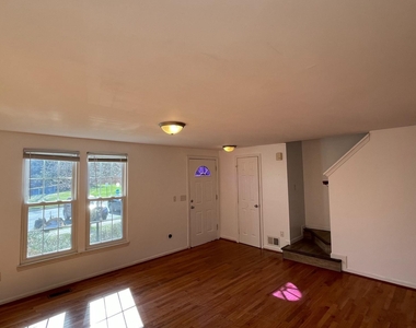 805 Sedgwick Court - Photo Thumbnail 2