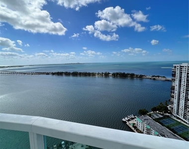 2101 Brickell Ave - Photo Thumbnail 2