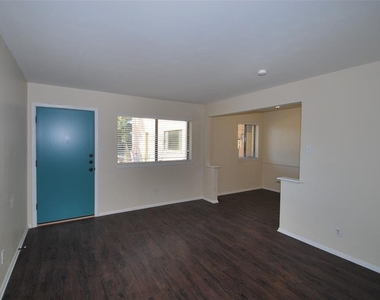 5004 Live Oak Street - Photo Thumbnail 4