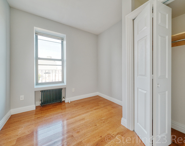 24-1 31st Street - Photo Thumbnail 4
