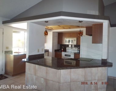 5648 W Villa Theresa Dr - Photo Thumbnail 2