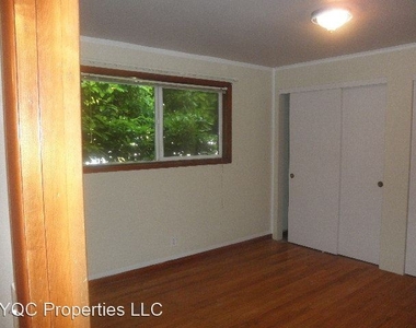 1317 E Reserve Street - Photo Thumbnail 9