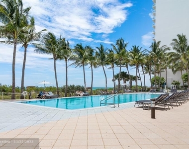 6801 Collins Ave - Photo Thumbnail 18