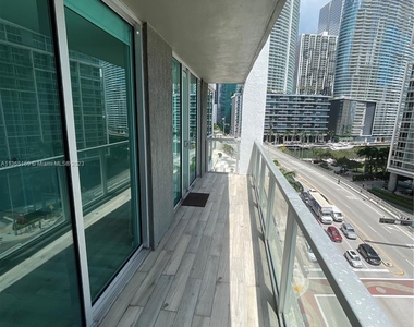 500 Brickell Ave - Photo Thumbnail 13