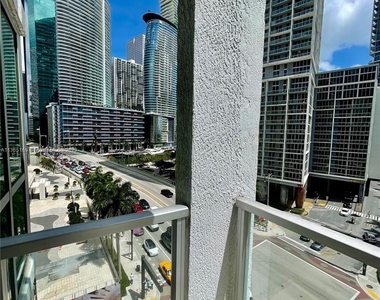 500 Brickell Ave - Photo Thumbnail 16