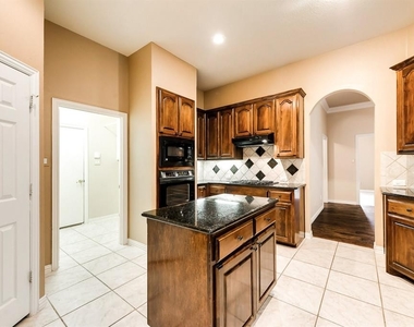 2305 Conroe Court - Photo Thumbnail 11